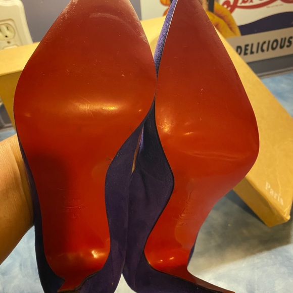 Louis Vuitton purple stilettos. - Picture 3 of 6